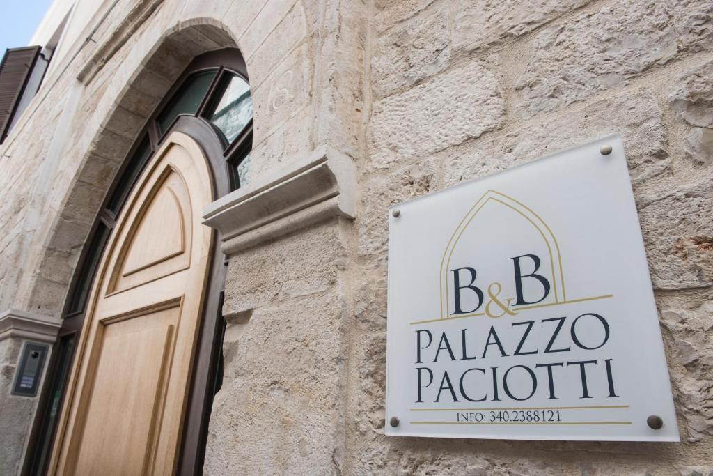 B&B Palazzo Paciotti Trani Eksteriør billede